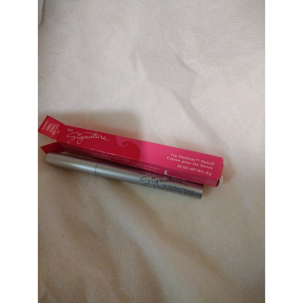 MARY KAY SIGNATURE LIP OUTLINER PENCIL 576000 Apply before lipstick T